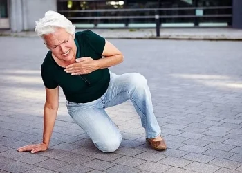 Een maand voordat je een hartaanval krijgt kan je al last krijgen van deze symptomen