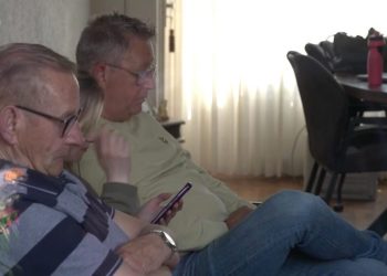 William (52) woont met tienerdochter bij zijn 77-jarige vader: Kan dit eigenlijk wel?