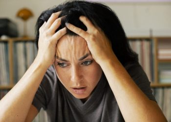 Sinds Vera dit gezien heeft bij haar buurman, durft ze hem niet meer aankijken