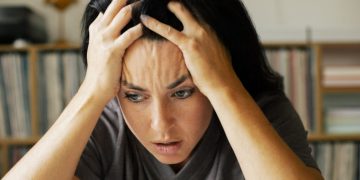 Sinds Vera dit gezien heeft bij haar buurman, durft ze hem niet meer aankijken