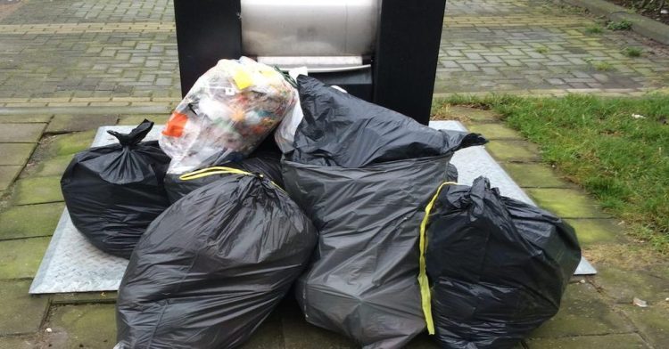 Kun je een boete krijgen als je jouw afval te vroeg op straat zet? Dit is het antwoord!