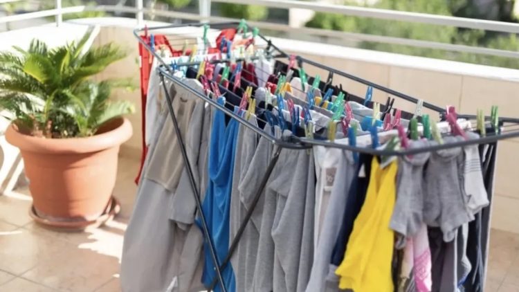 Buurman klaagt over ondergoed drogen op balkon