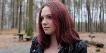 Melissa (30) is boos: “Waarom neem je een hond mee naar een restaurant? Dat is toch asociaal?”