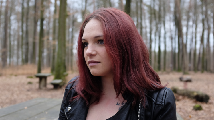 Melissa (30) is boos: “Waarom neem je een hond mee naar een restaurant? Dat is toch asociaal?”
