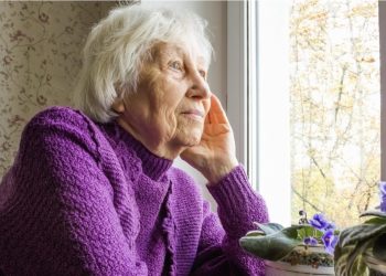 Aagje (82) voelt zich eenzaam: “Mijn kinderen hebben het te druk, ze komen nooit meer langs”