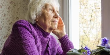 Aagje (82) voelt zich eenzaam: “Mijn kinderen hebben het te druk, ze komen nooit meer langs”