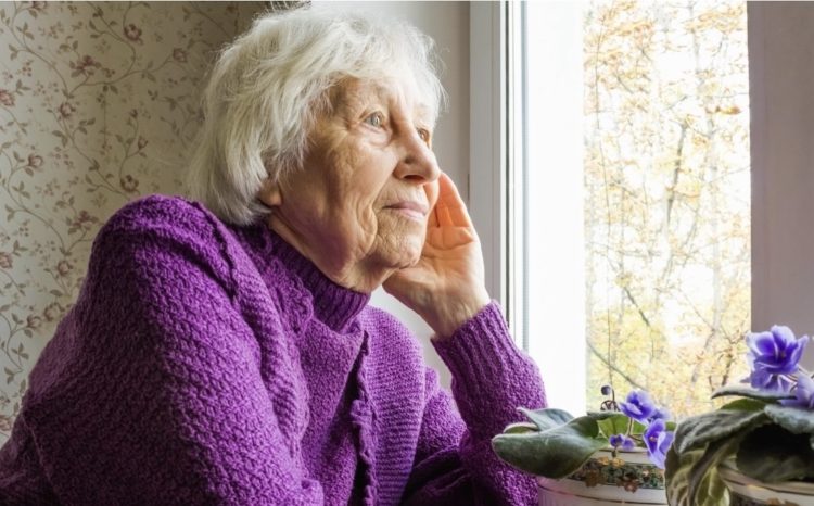 Aagje (82) voelt zich eenzaam: “Mijn kinderen hebben het te druk, ze komen nooit meer langs”
