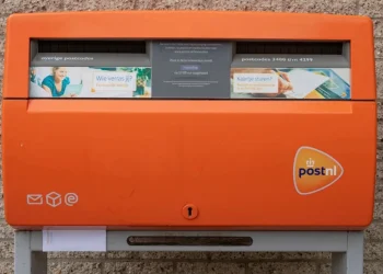 Wat doe je met verkeerd geadresseerde post? Weggooien of niet?