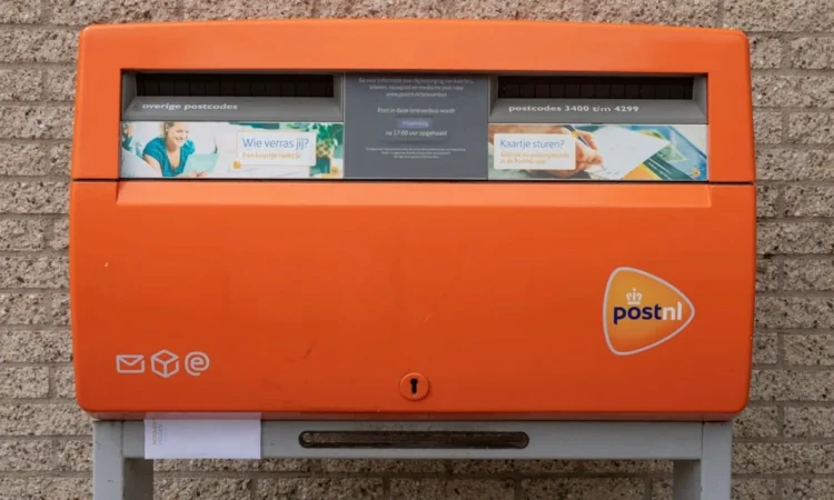 Wat doe je met verkeerd geadresseerde post? Weggooien of niet?