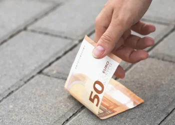 Heb je geld gevonden? Dit moet je doen volgens de wet