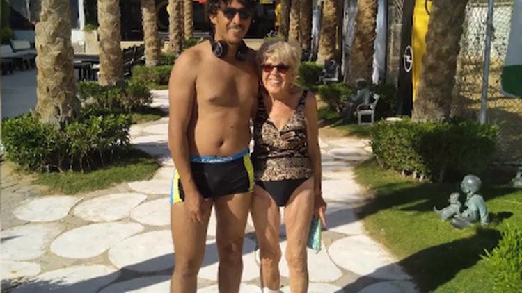 iris (80): ” Mijn vriend Mohammed is geen golddigger!”