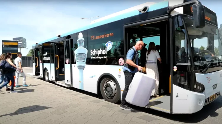 Bizarre parkeertarieven op Schiphol: Dit betaal je nu voor één dag lang parkeren