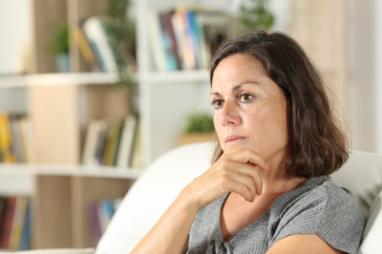 Lina’s zoon voor het eerst alleen op vakantie: “Hij belt ons steeds om geld”