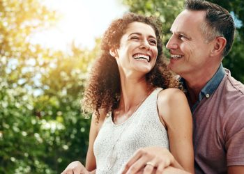 ‘Mijn man ziet niet dat mijn schoonmoeder een hekel aan me heeft’