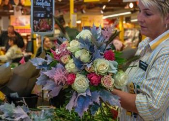 Dit is waarom bloemen bij de supermarkt vaak drie keer zo goedkoop zijn