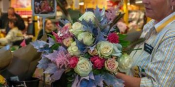 Dit is waarom bloemen bij de supermarkt vaak drie keer zo goedkoop zijn