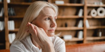 Claudia’s dochter mag de trouwjurk van haar vaders vriendin uitzoeken