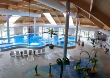 Gozer mag het zwembad niet meer in vanwege de tattoo op zijn buik