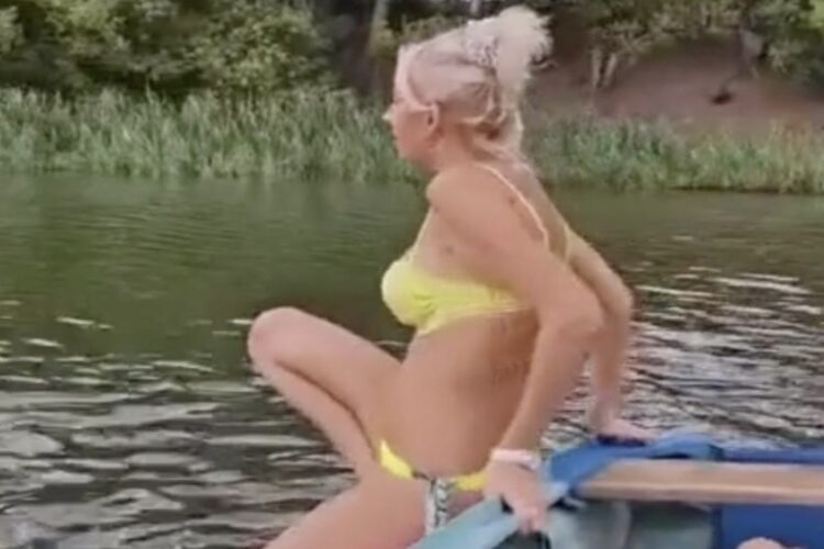 Even afkoelen in het water gaat helemaal niet zoals verwacht (video)
