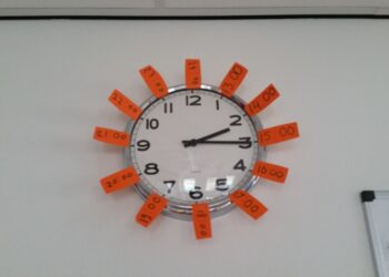 Scholen overwegen analoge klokken te vervangen door digitale exemplaren