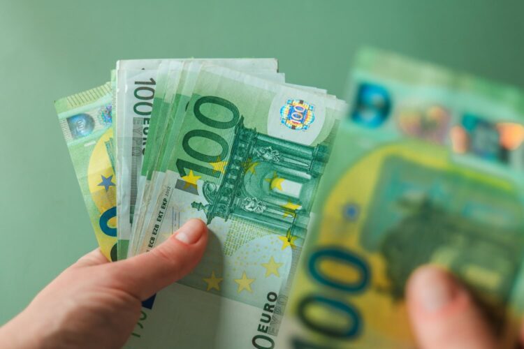Zorg dat je geen 1848 euro misloopt: “Dien je aanvraag in vóór 1 september”