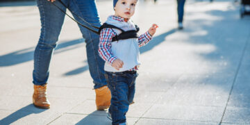 Oma Lia onder vuur: “Mijn kleinzoon zit aan een tuigje en mensen blaffen naar hem”