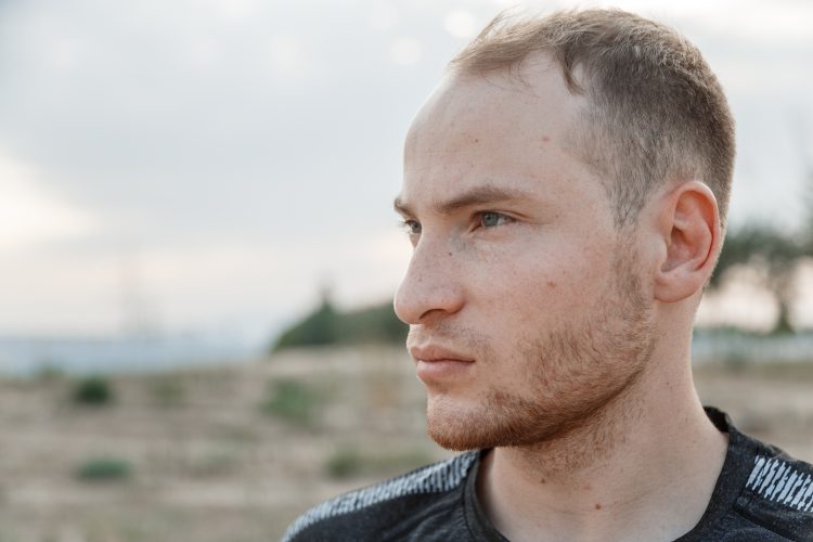 Mark:” Mijn zoon van 14 wilt niet op zijn jongere stiefbroertjes passen”