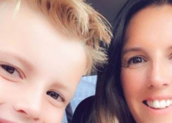 Moeder geeft maandelijks € 4.000 uit aan designeroutfits voor 10-jarige zoon: “Hij moet er wel goed bijlopen op school”