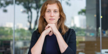 Maaike (30): “Ik heb mijn erfenis van 30.000 euro binnen een jaar er doorheen gejaagd’