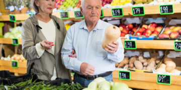 Mia’s moeder hield haar vader voortdurend onder de duim: ‘Ze schold hem letterlijk zijn graf in.’