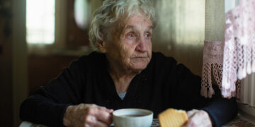 Aagje (82): “Ik word helemaal niet meer uitgenodigd voor verjaardagen, zelfs niet door mijn eigen kinderen”