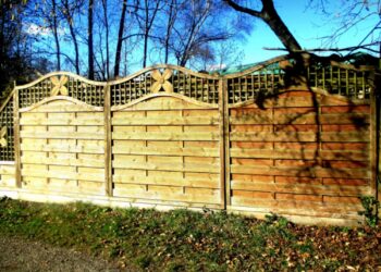 Anja weigert hogere schutting te betalen voor buren: “Ze willen privacy, maar ik moet betalen?”