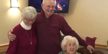 Tweeling viert hun 80ste verjaardag, maar hun 103-jarige moeder steelt de show