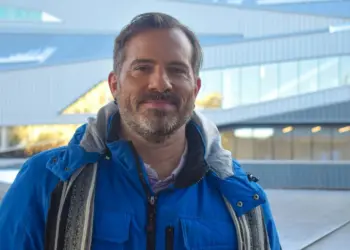 Florian wil niet dat zijn dochter (16) met haar vriendje op vakantie gaat: ‘Doet ze maar als ze 18 is’