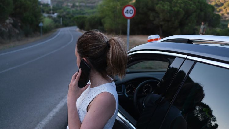 Vakantie verpest: man laat vrouw achter na ruzie en rijdt 900 km naar huis