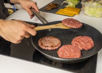 Familie Jansen: “Onze buren willen dat we onze ramen dicht doen als we vlees bakken”