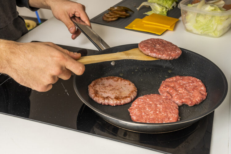 Familie Jansen: “Onze buren willen dat we onze ramen dicht doen als we vlees bakken”