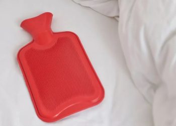 Video: Houd je hoofd koel tijdens een hittegolf: Slimme truc voor een koele nachtrust