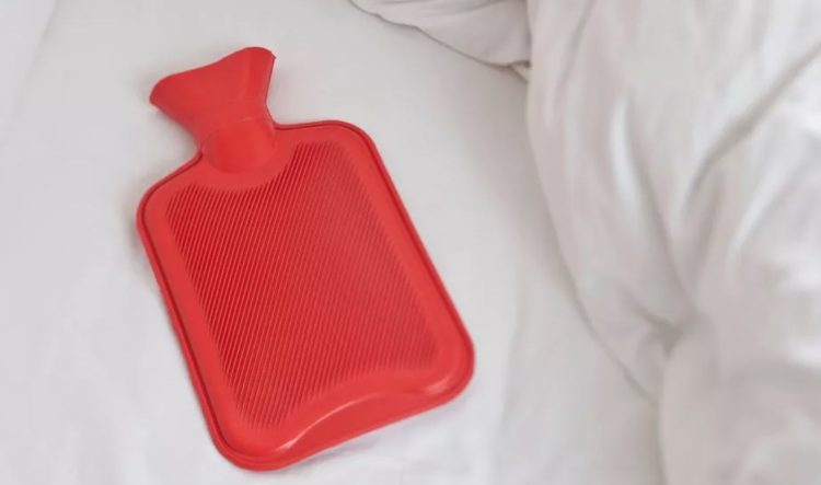 Video: Houd je hoofd koel tijdens een hittegolf: Slimme truc voor een koele nachtrust