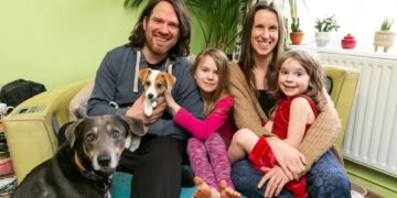 Dit echtpaar omarmt alternatieve levensstijl weigert te werken: ‘Wij willen een huurwoning, uitkeringen en subsidies’