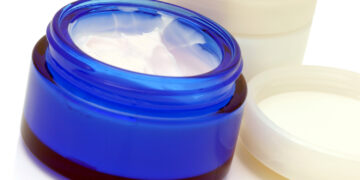 Deze goedkope dagcrème van €4.49 verslaat luxe merken: Dit is waarom!