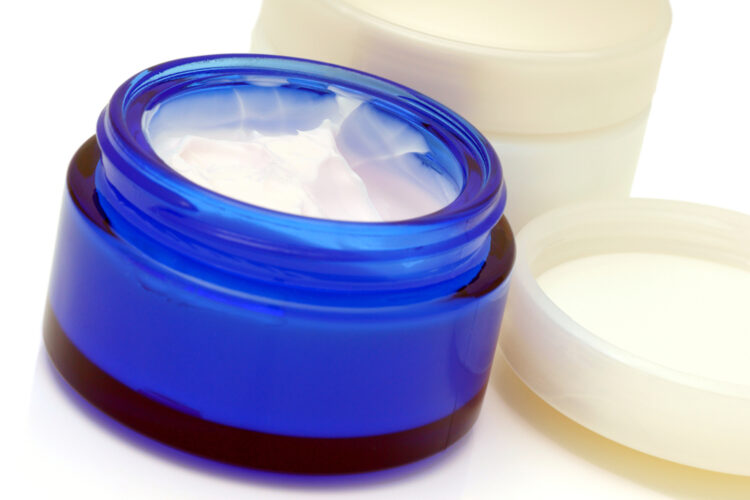 Deze goedkope dagcrème van €4.49 verslaat luxe merken: Dit is waarom!