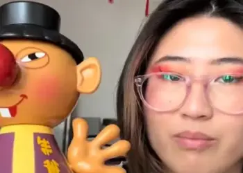 Veel ophef op de Efteling door bekende pop die ‘racistisch’ zou zijn..