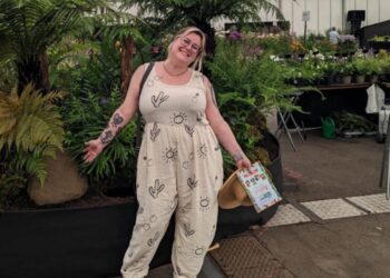 Emma (30) deelt haar ervaring met abroseksualiteit: “Het veranderd de hele dag door”