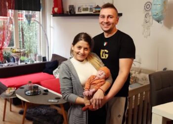 Koppel in shock: Ewelina (24) bevalt onverwacht zonder te weten dat ze zwanger was