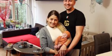 Koppel in shock: Ewelina (24) bevalt onverwacht zonder te weten dat ze zwanger was