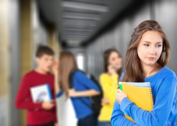 Anne’s dochter slachtoffer van intens pestgedrag: ‘Er zijn appgroepen met haar naam als titel’