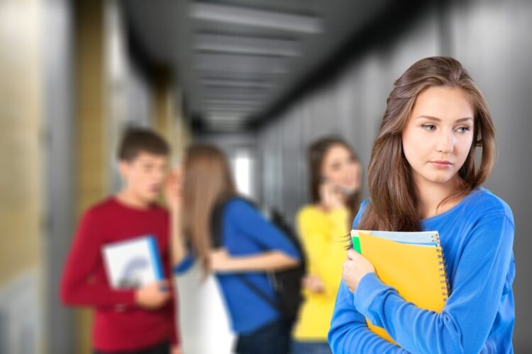 Anne’s dochter slachtoffer van intens pestgedrag: ‘Er zijn appgroepen met haar naam als titel’