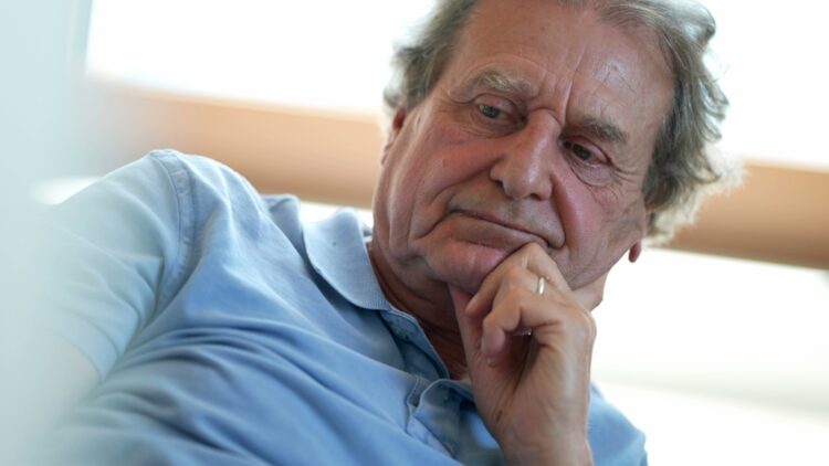 Jan (68): “De nieuwe generatie wil alles, maar werkt er niet voor. Ik erger me hieraan!”