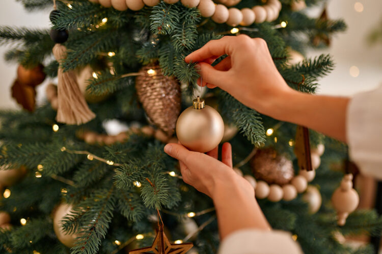 De wetenschap zegt het: Je kerstboom eerder opzetten maakt je gelukkiger!